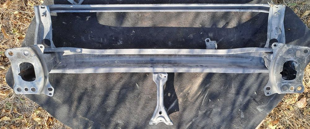 Основа броня / предна греда за Volkswagen Touran II 2015г. 1.6TDI 105к