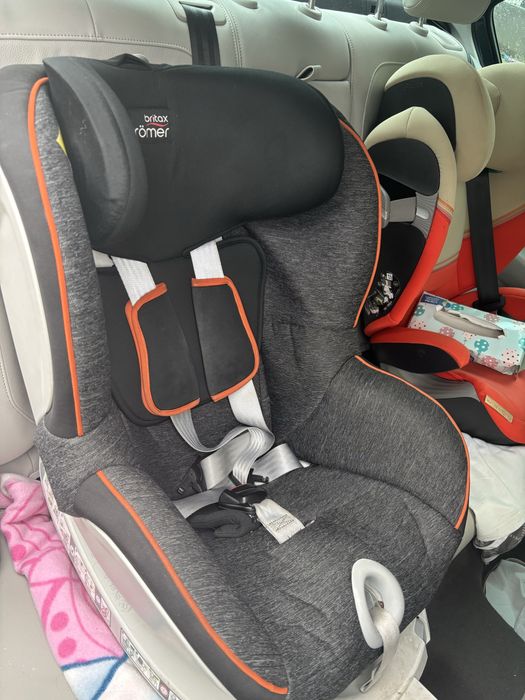 Scaun auto rotativ Britax Romer Dualfix
