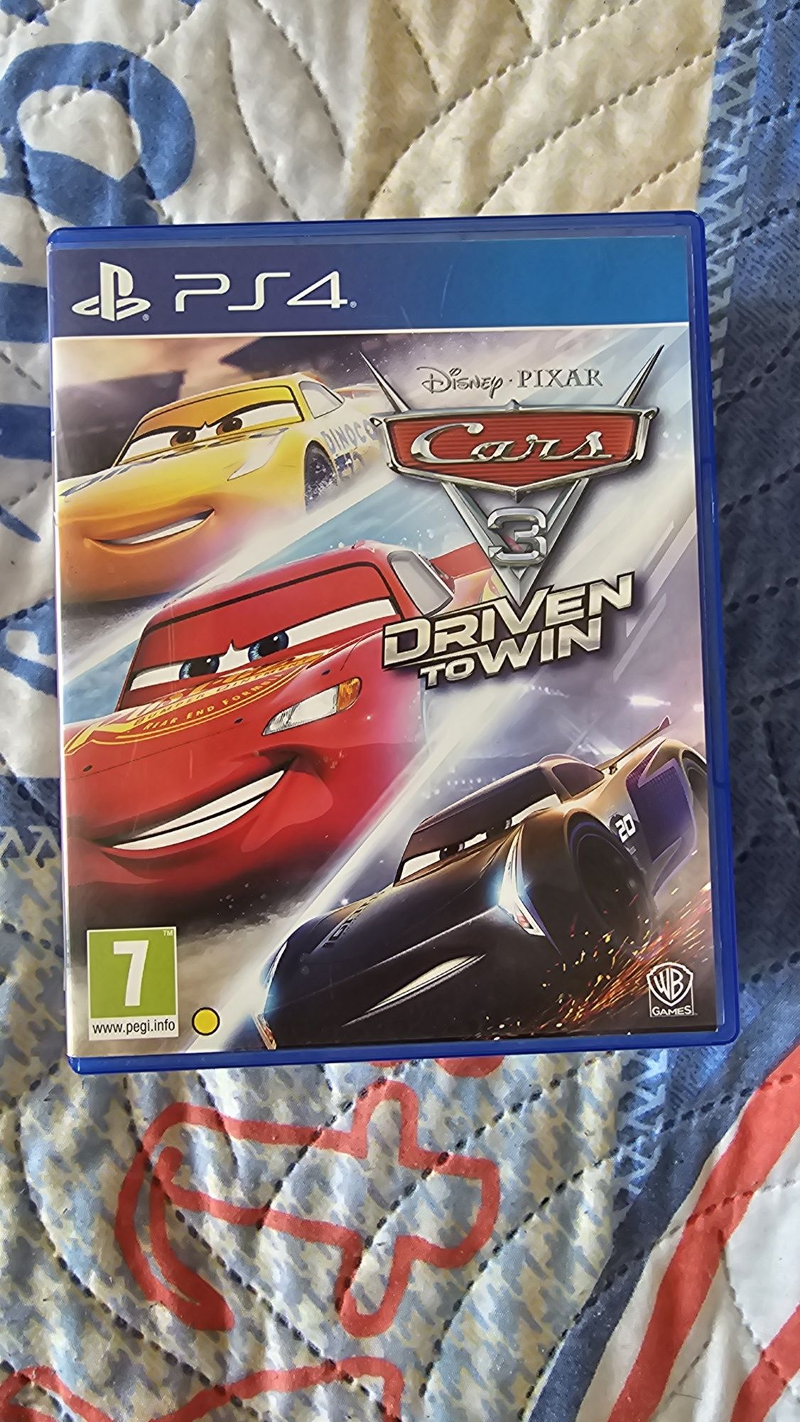 ПРОДАВАМ ps4 със 4 игри