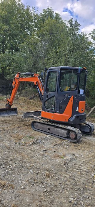 Vând miniexcavator Hitachi u33 an 2017
