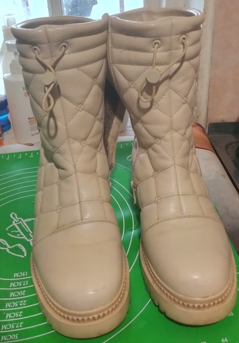 Продам сапожки красивые на зиму