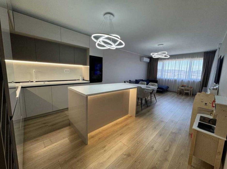 Продава се Тристаен апартамент в Бургас, Меден рудник - зона А - 130 кв.м за 1247 €/кв.м - Снимка #1