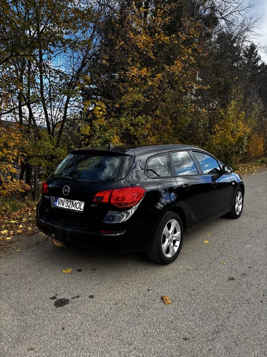 Opel Astra J 2011 1.7D manual