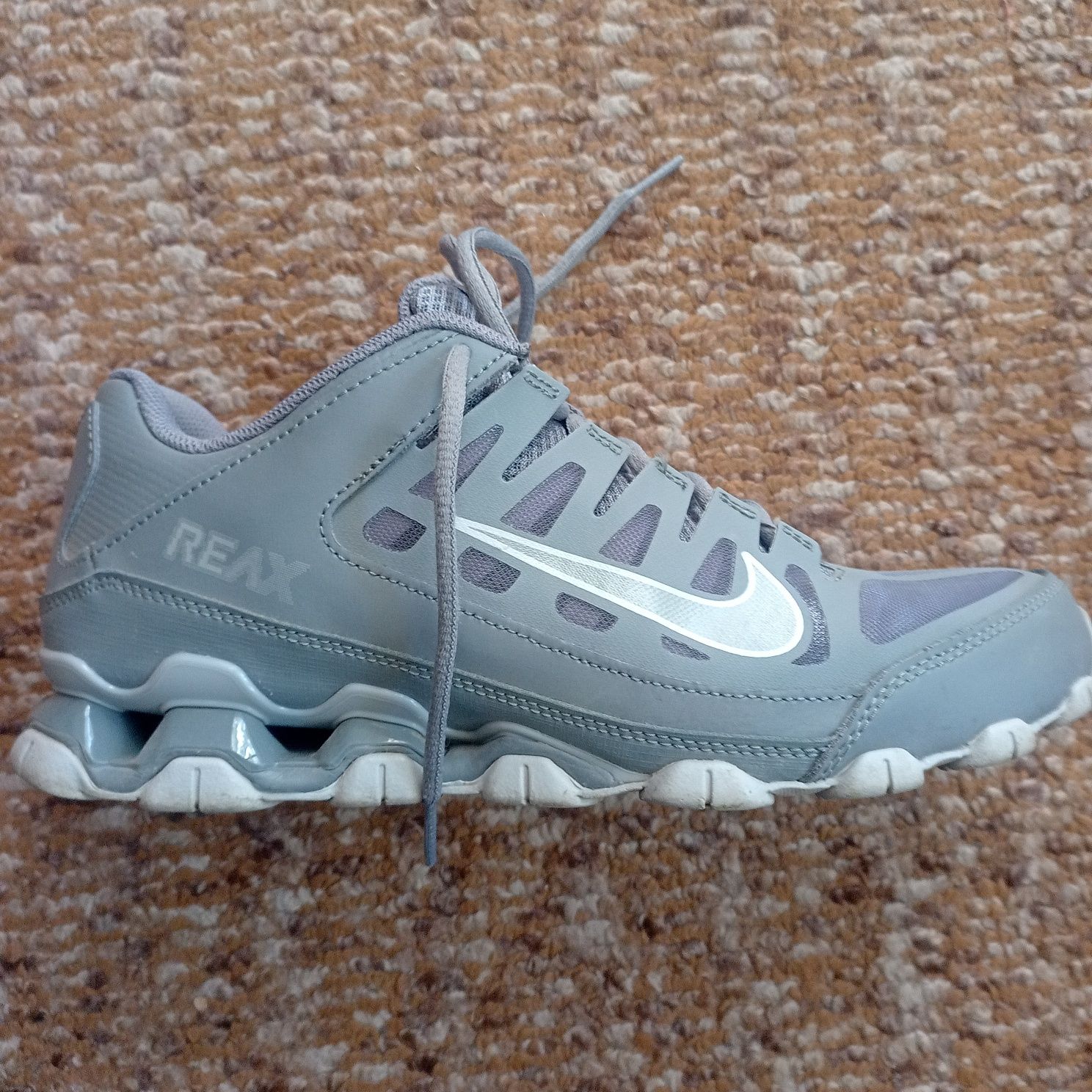 Продавам маратонки Nike