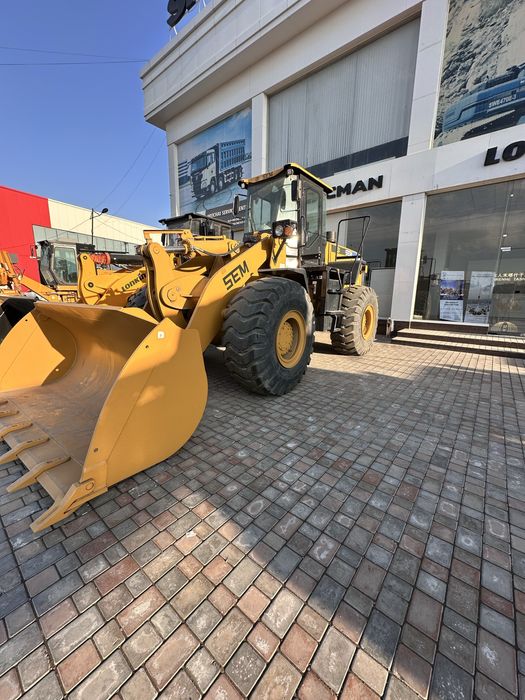 SEM 655D Frontalniy Pogruzchik