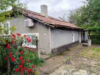 Къща с 5 декара двор в село Коларово
