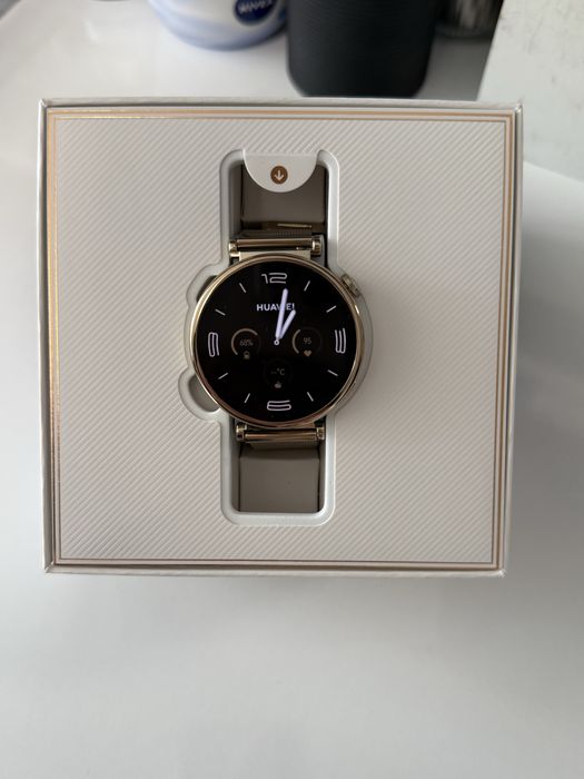 Смарт часовник Huawei Whatch GT 4