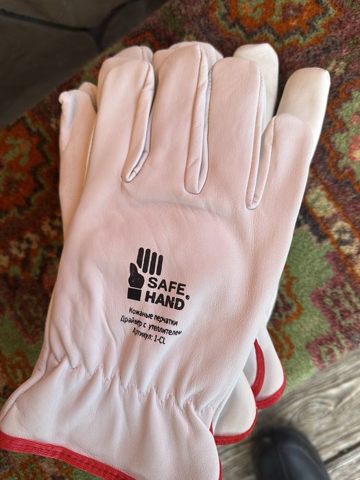 Продам спец перчатки и одноразки и очки цена 1000т