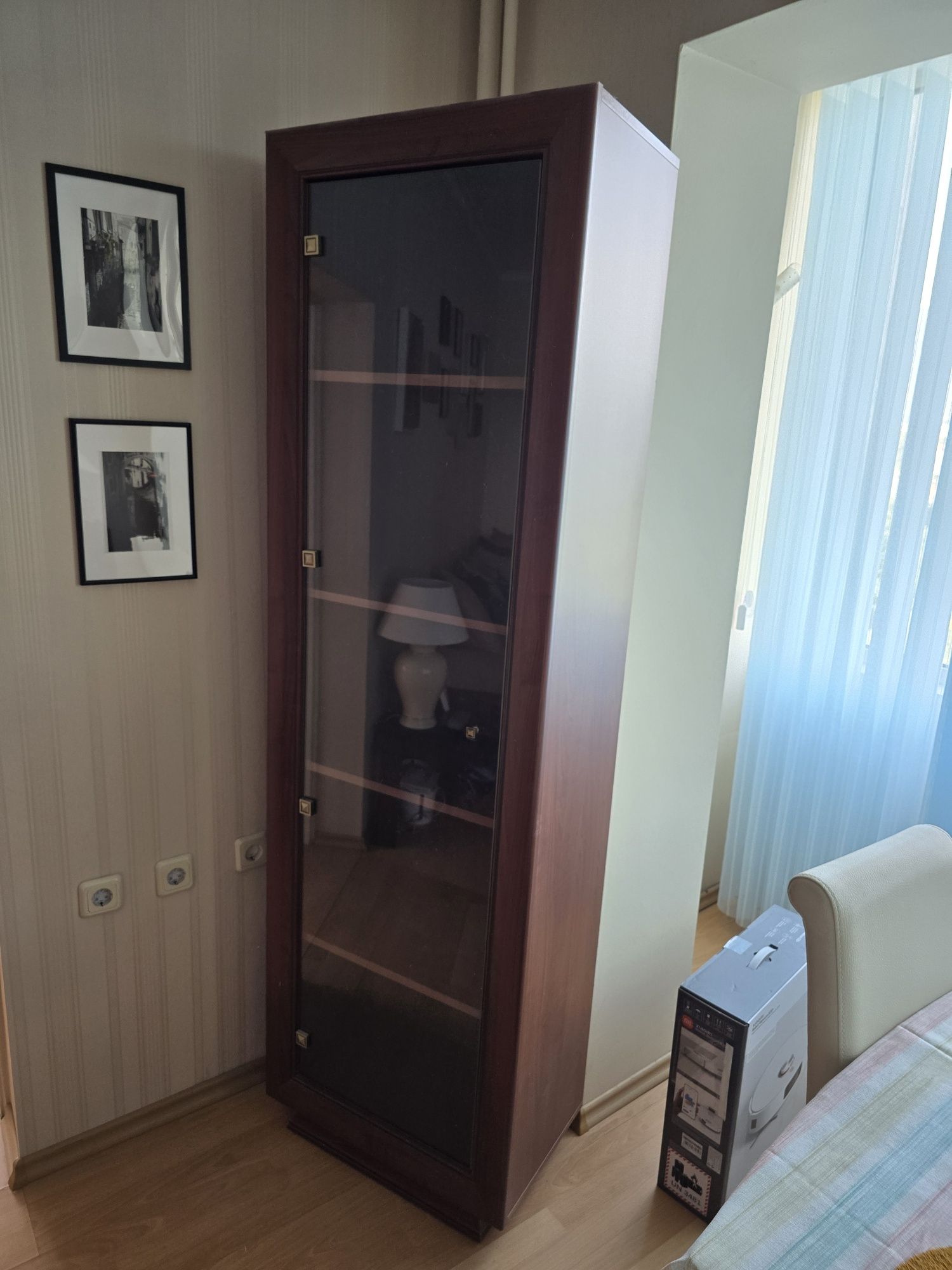 Продавам шкаф с витрина 204/61/38 в/ш/д