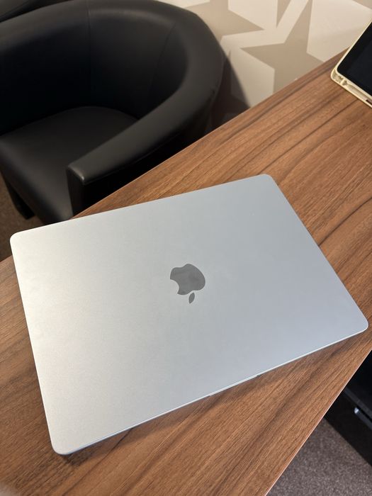 MacBook Air 15-inch/ Apple M4 / 24 GB RAM/ 512 GB / Foarte bun
