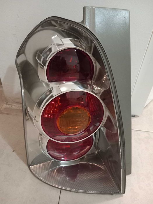 Ляв стоп за тойота корола версо 2006 г.