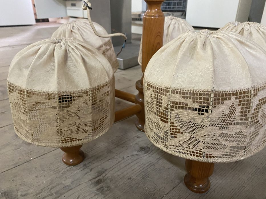 Candelabru rustic din lemn si pânza