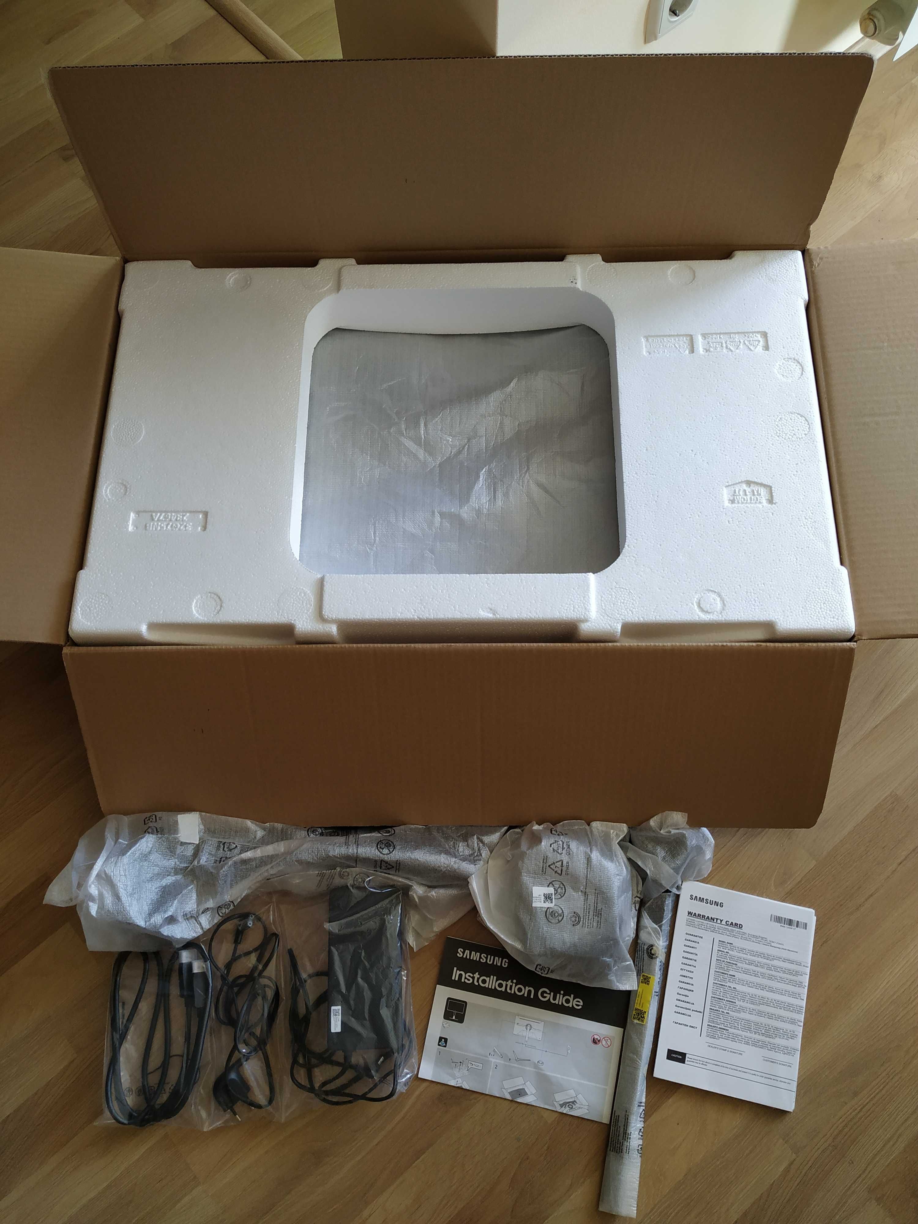 Нов 32" Samsung Odyssey Neo G7 4К Quantum Mini-LED HDR LS32BG750NPXEN