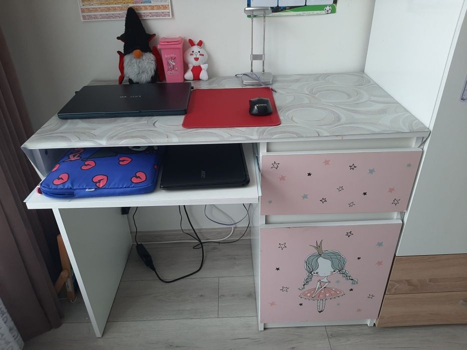 Детско Бюро за момиче