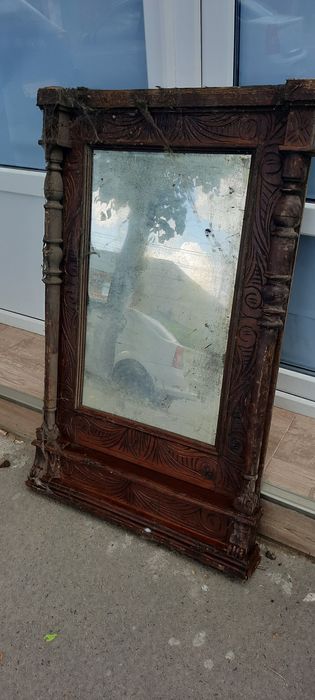 Vând oglindă foarte veche,piesă de colecție foarte rară NERESTAURATĂ