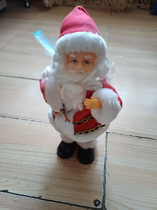Продам дед мороз под ёлку на батарейках.герлянды новогодние.