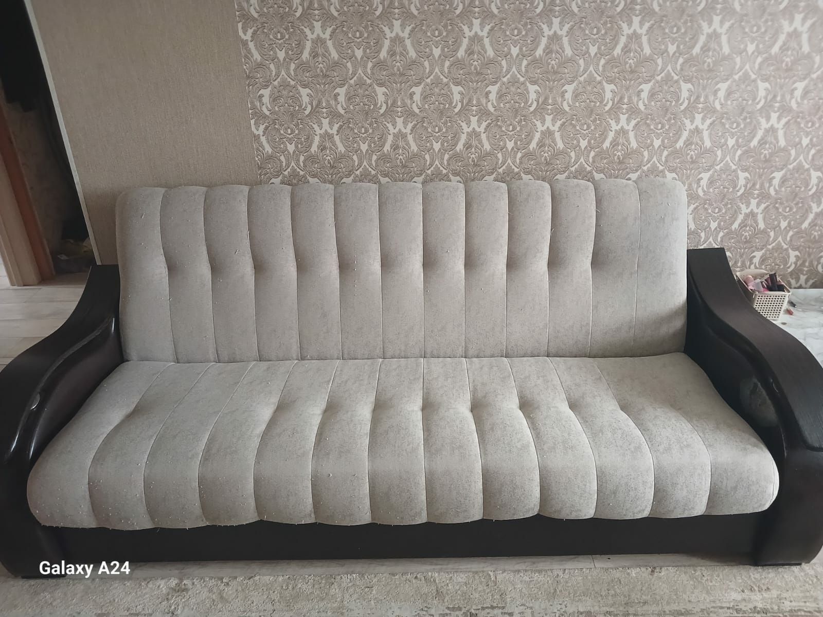 Диван с креслом   .