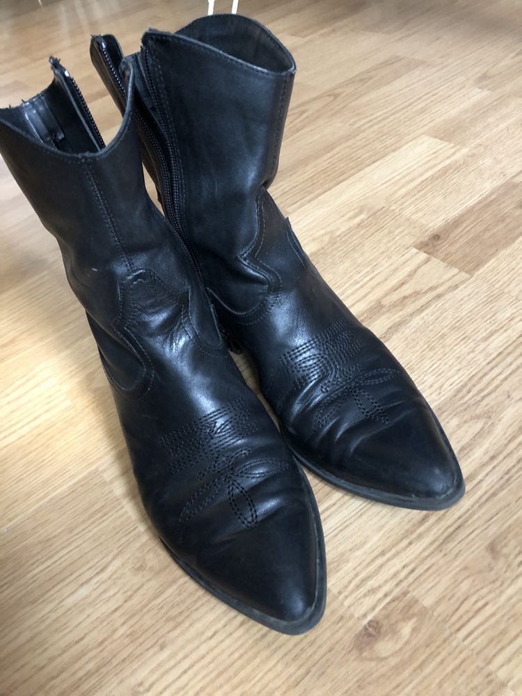 Botine Cowboy Bershka marime 39