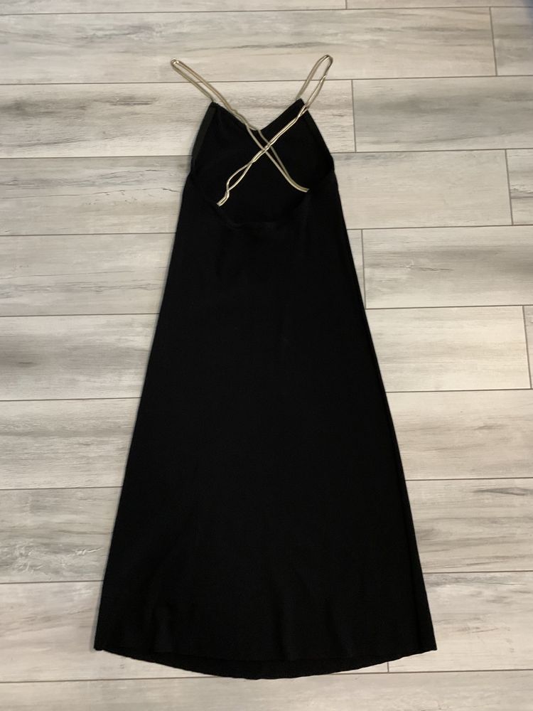 Rochii noi deosebite Guess, BSB, Zara