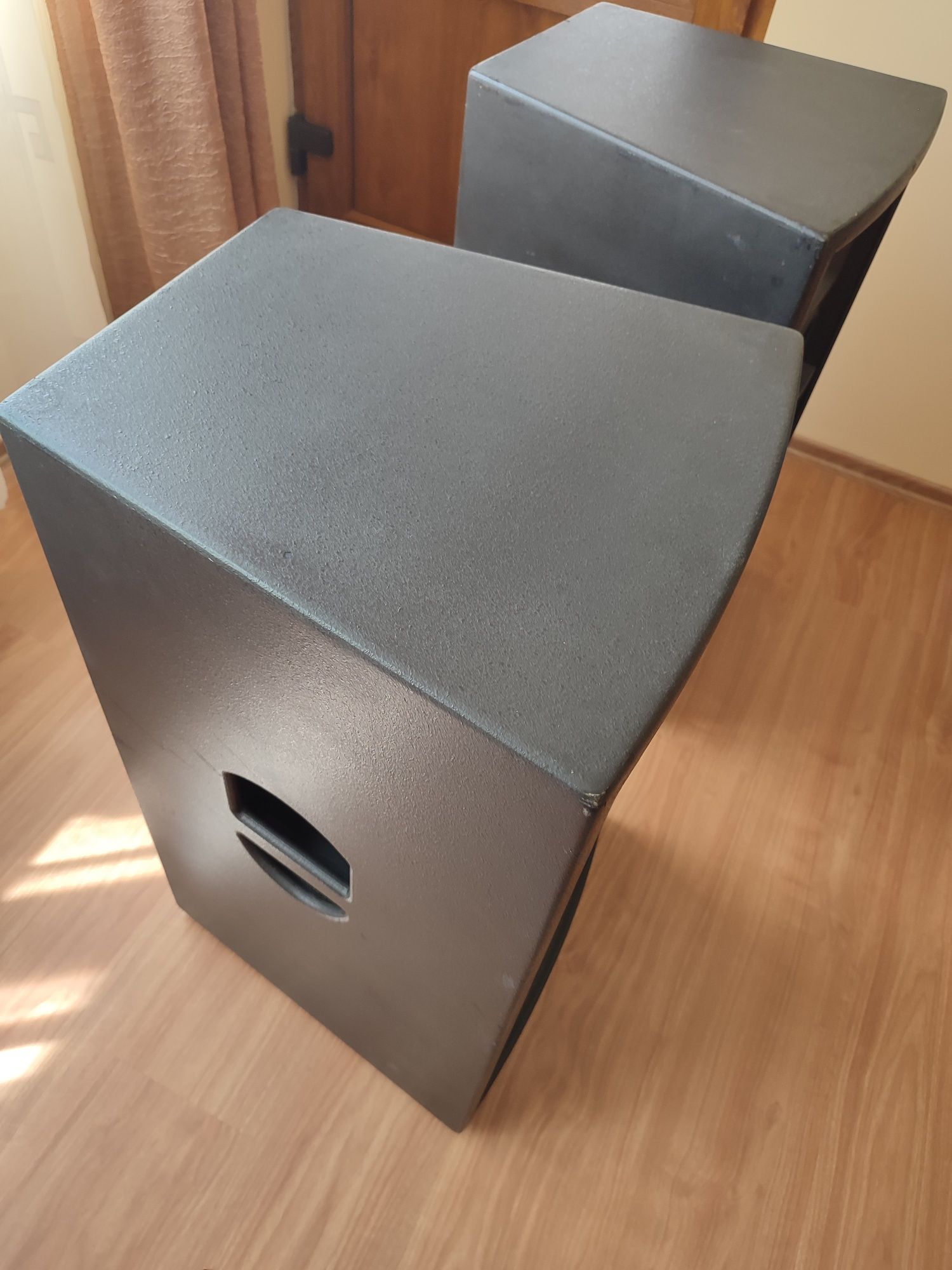 Vând amplificator qsc rmx 2450,boxe
