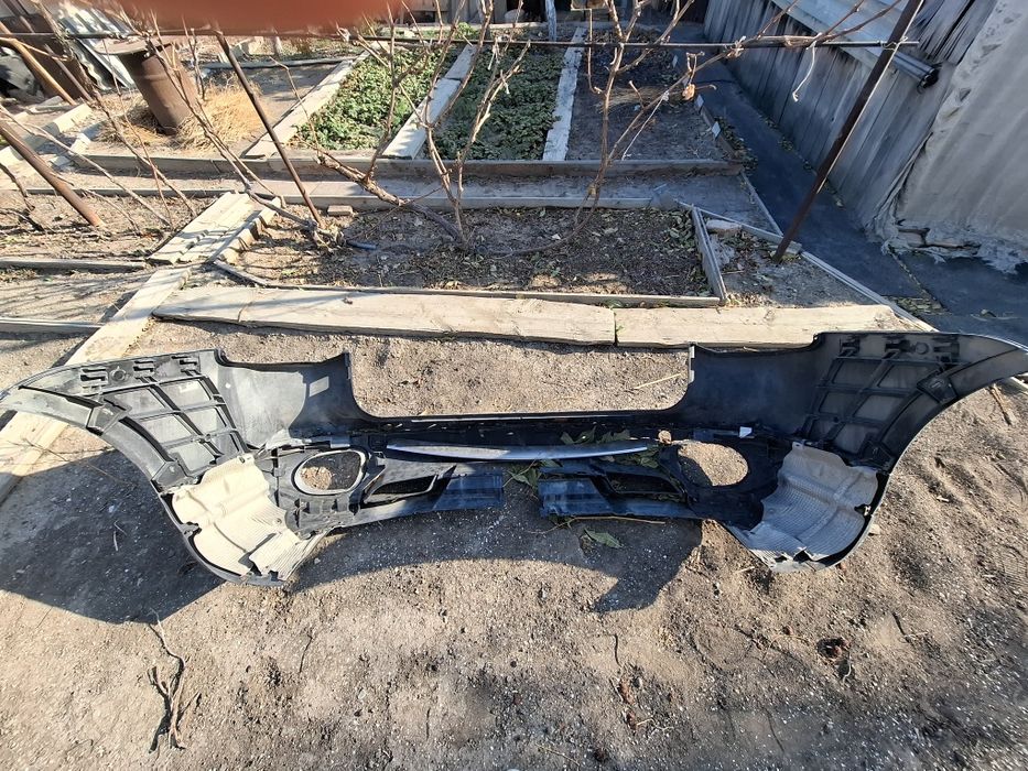Бампер задний под восстановление.