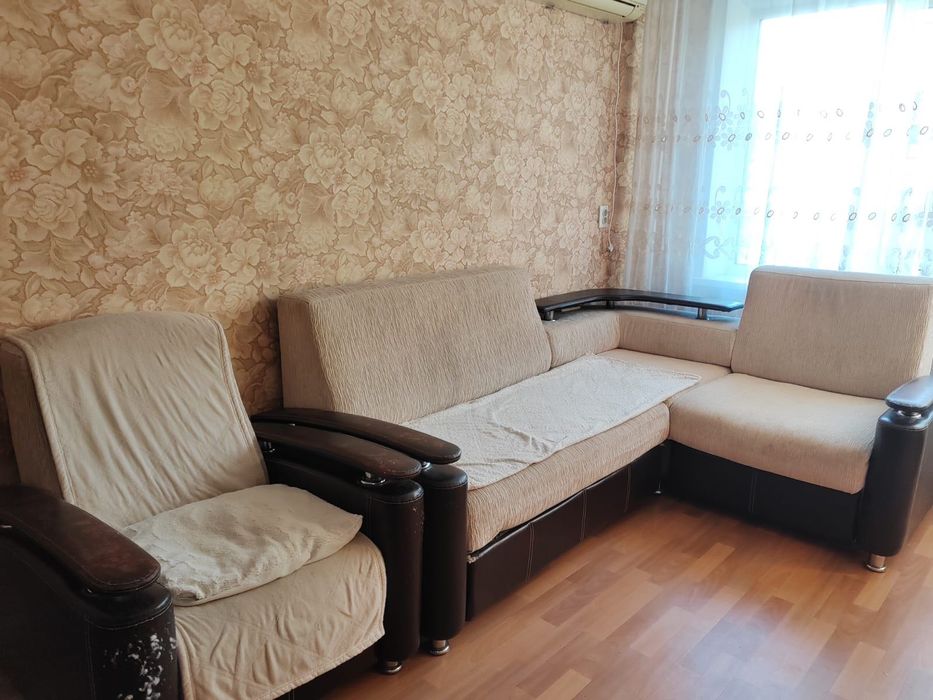 Диван угловой и кресло
