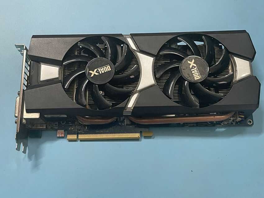 Продавам дъно asrock +видео карта,