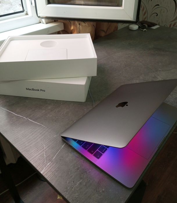 В отличном состояние. Аpple MacBook PRO. Full все в наличи коробка док