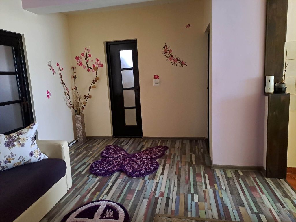 Închiriez apartament