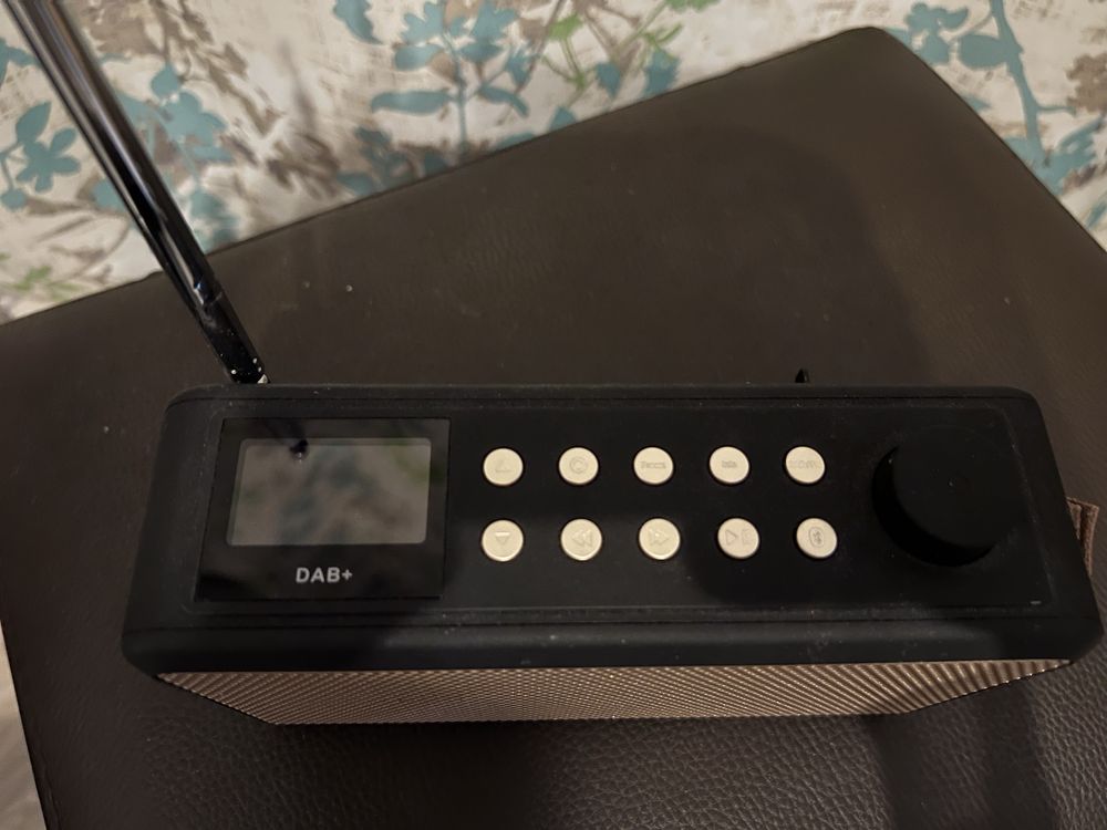 Boxa 2 in 1 cu radio