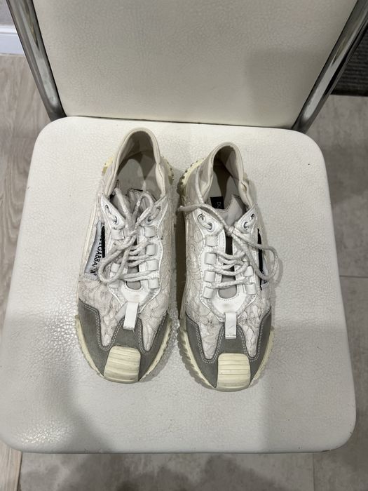 Женская спортивная обувь