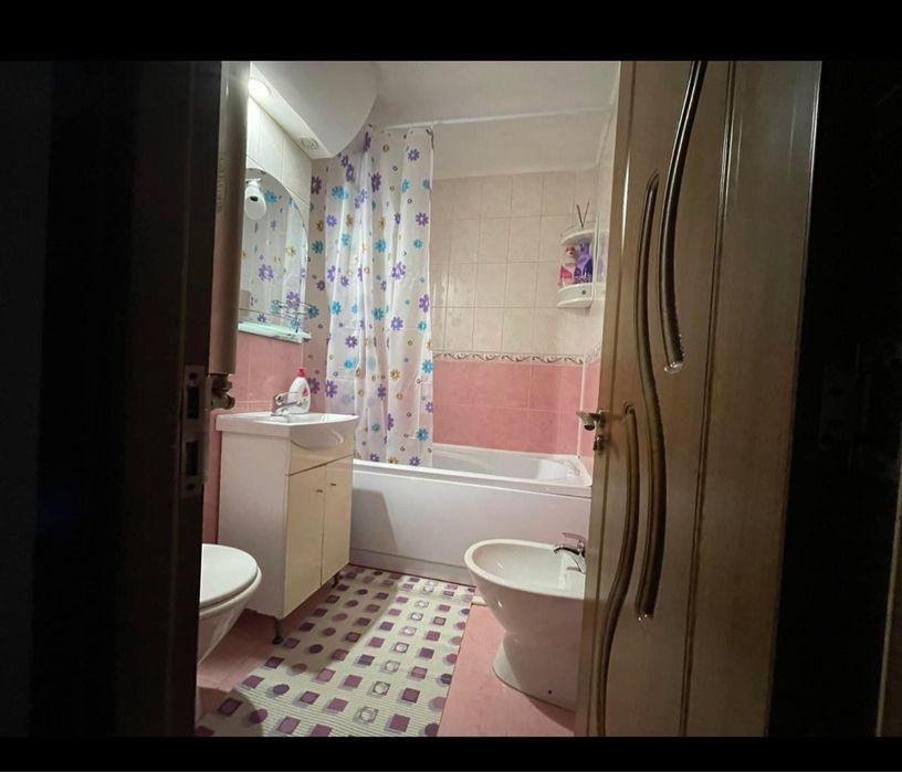 Inchiriez in regim hotelier apartament 3 camere