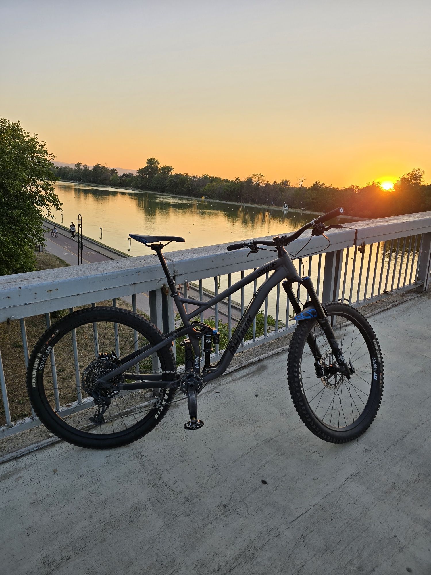 Radon Swoop AL 9.0 [He e trek,canyon,yt,gt,norco,scot]