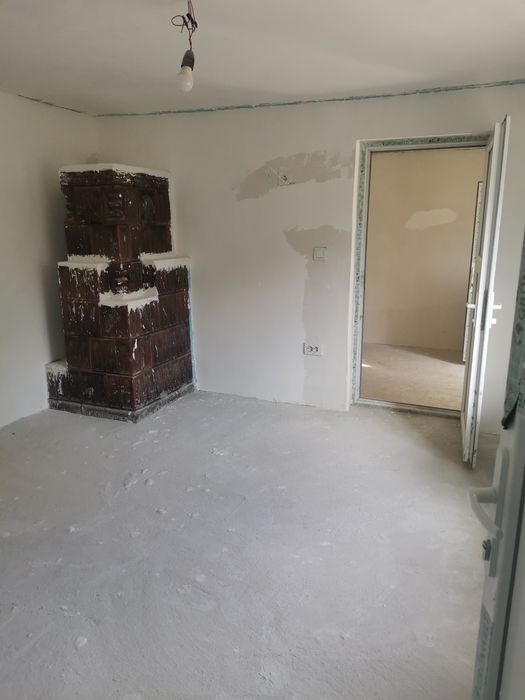 Vând doua corpuri de casă