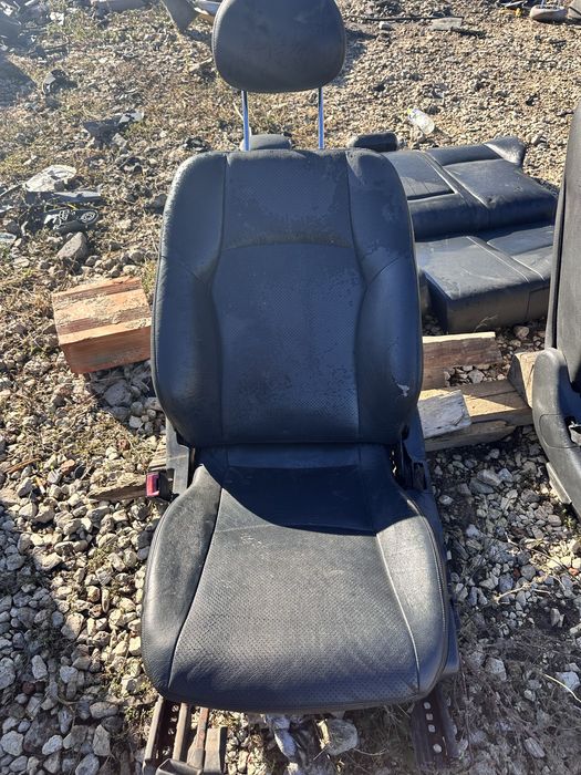 Кожен салон Mercedes C-Class W203 —  седан черен