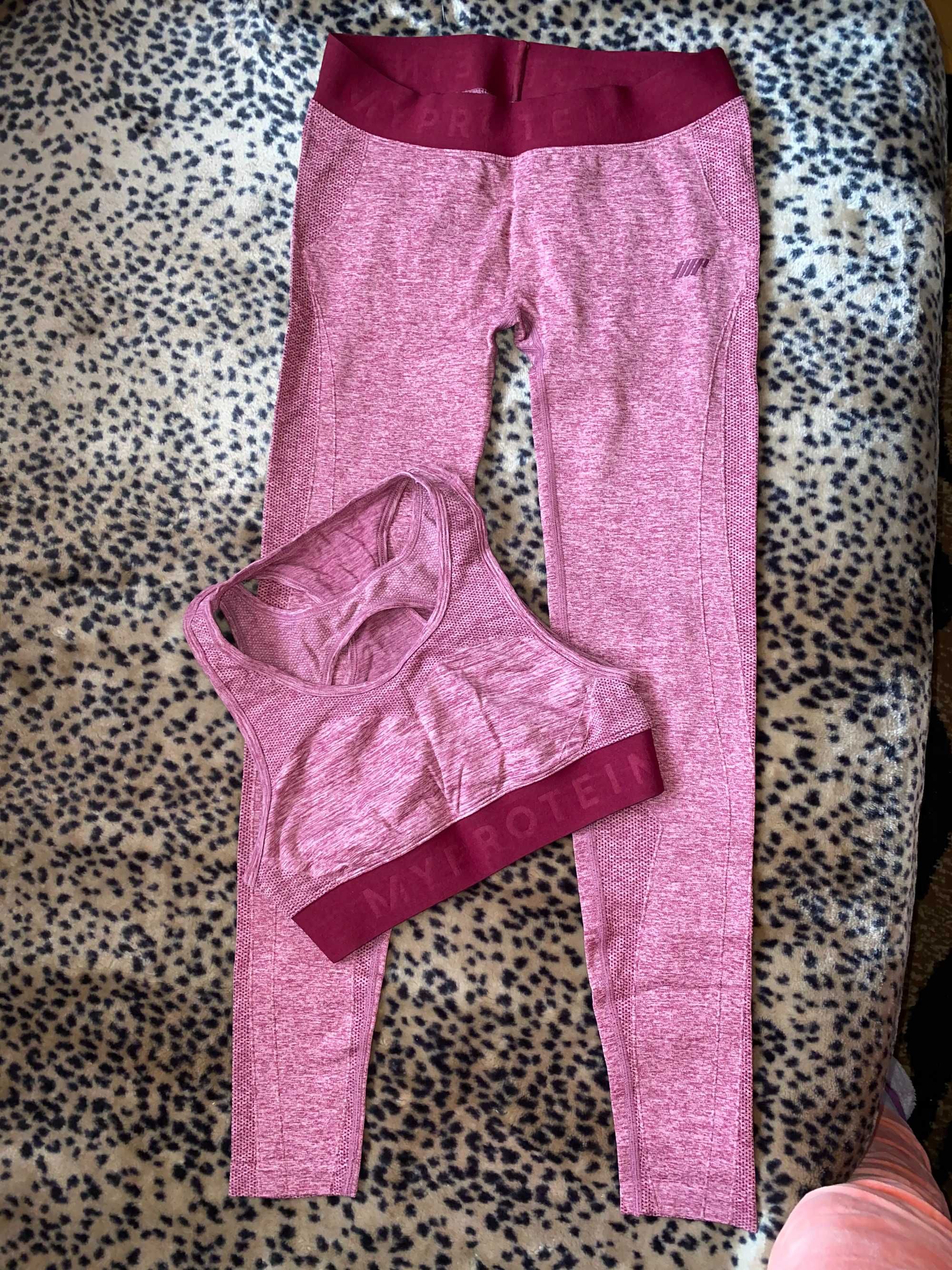 Vand set bustiera & colanti, aproape noi, culoare roz/rosie, marimea M