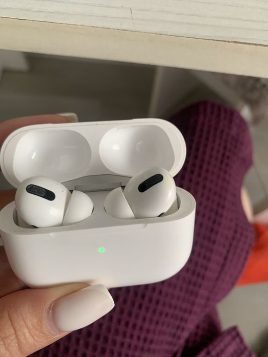 Наушники AirPods Pro первого поколения