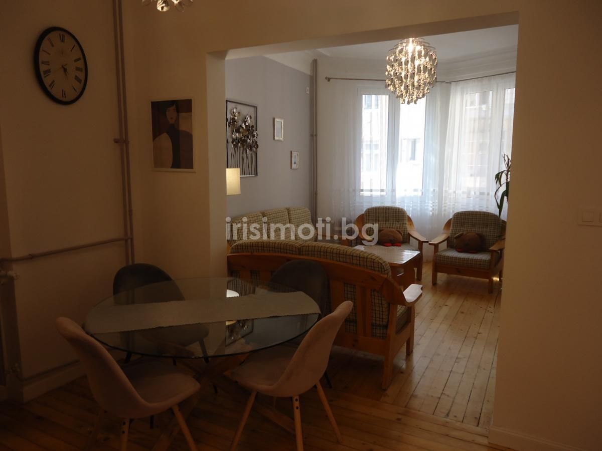 Под наем тристаен, €800, 62кв.м. в Център
