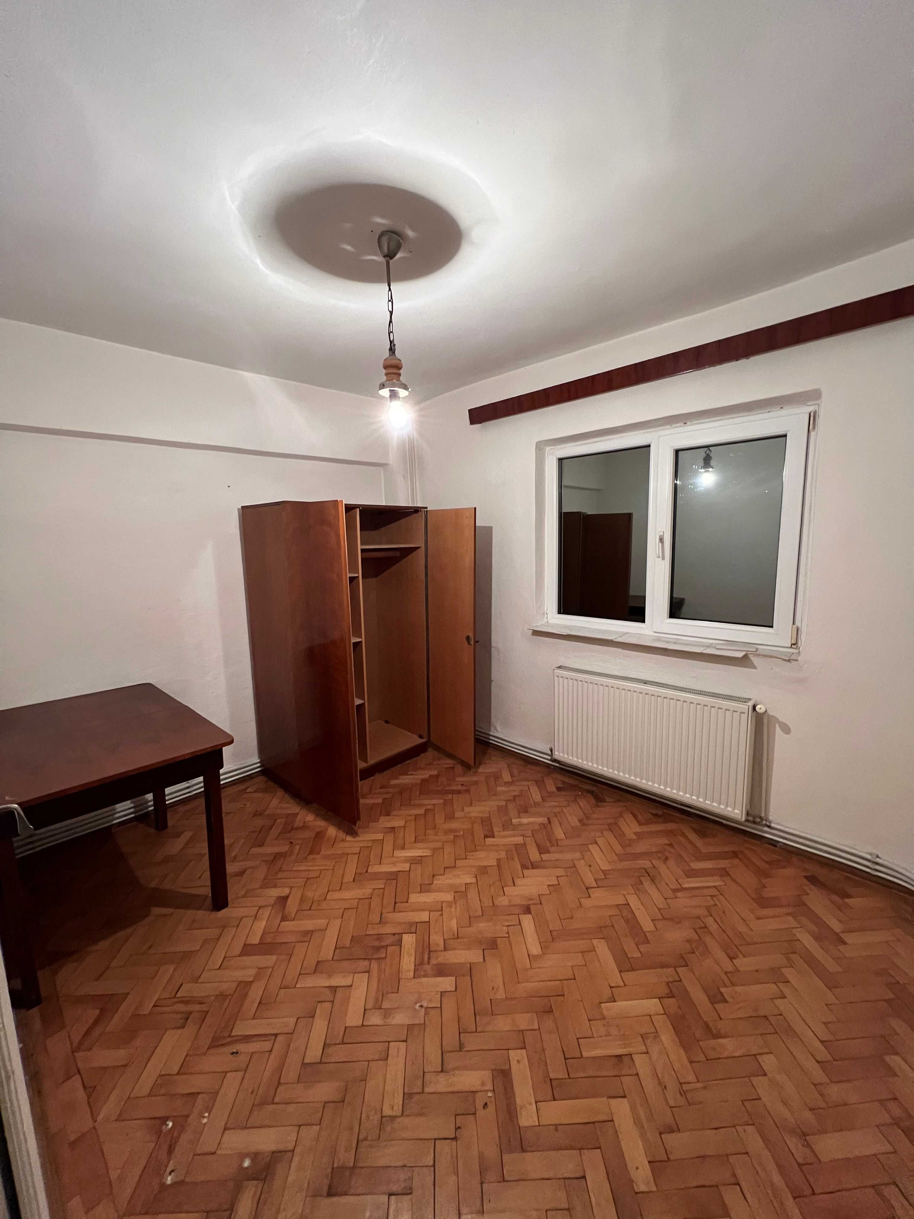 APARTAMENT Suceava ultracentral, 4 camere, etaj 2