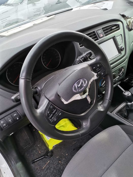 Hyndai i20 2020г  1.2i На ЧАСТИ!