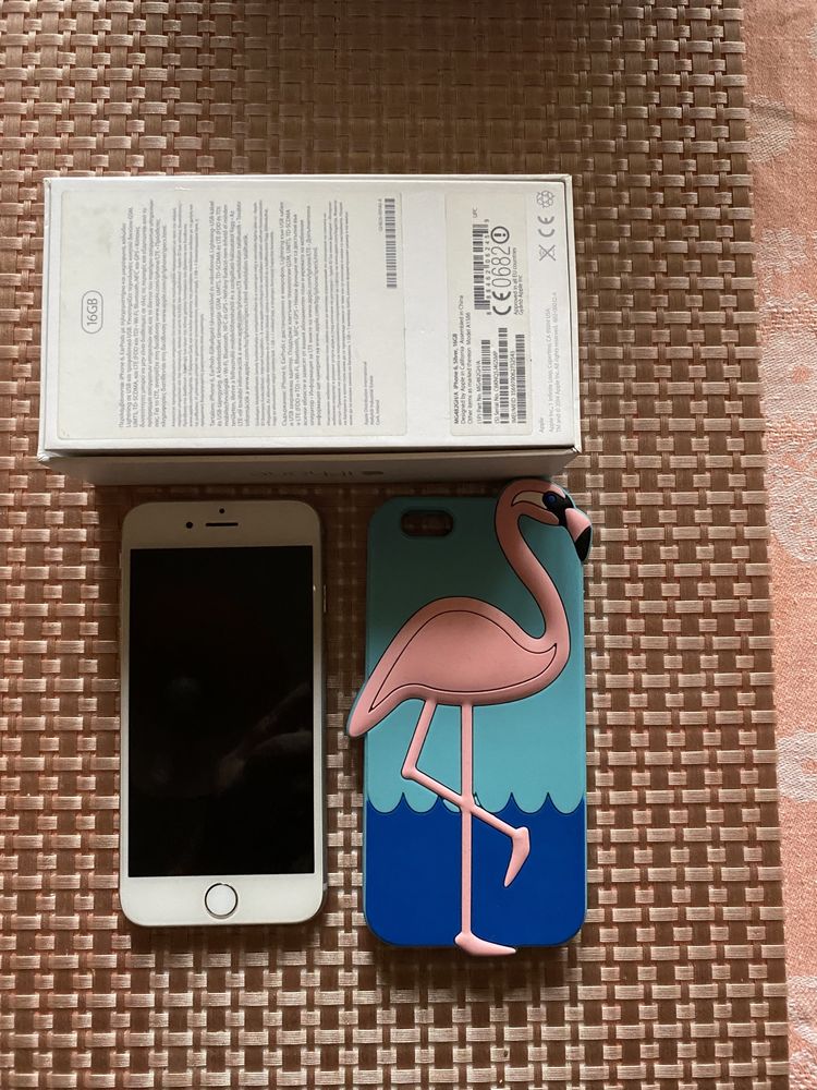 Продавам бял IPhone 6 -16 мг като нов+ подарък