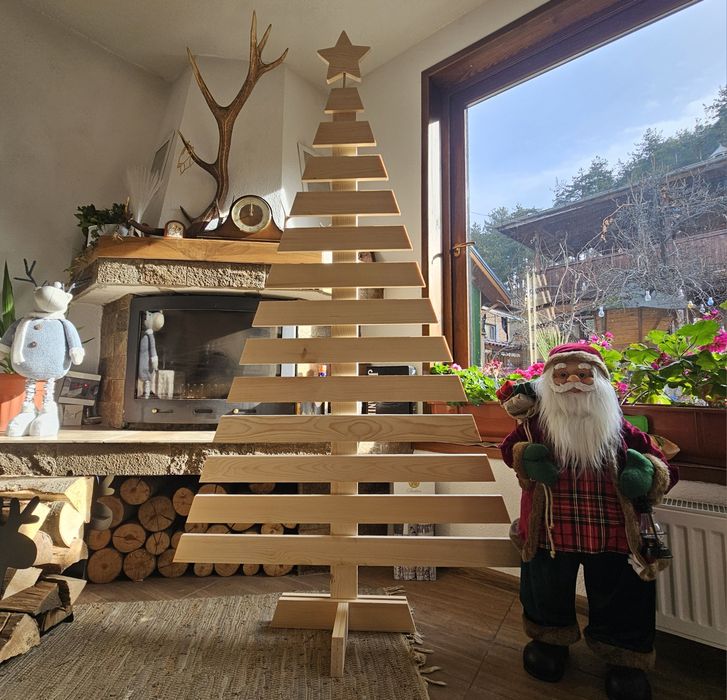 Коледна елха от дървени дъски