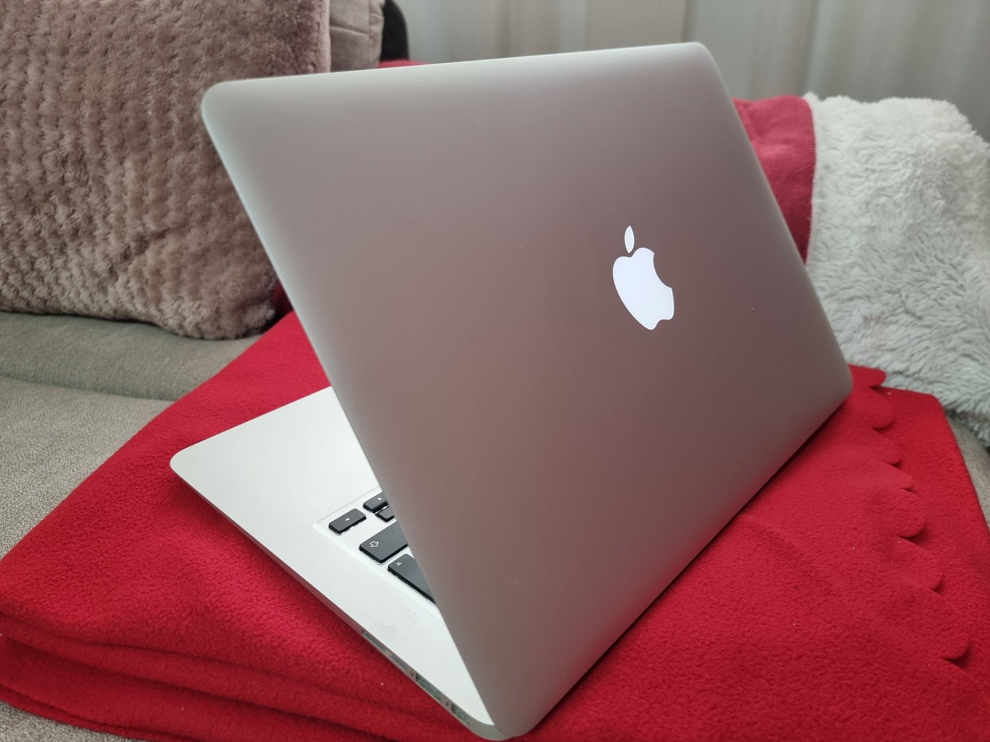 MacBook Air 13, 2013, Core i5, 1.6 Ghz, 4Gb Ram, SSD 128Gb, Impecabil.