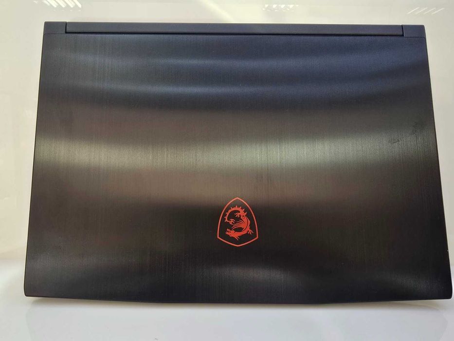 лаптоп MSI GF63.
