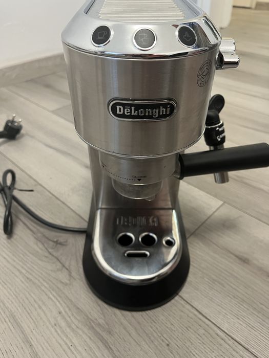 Vând aparat cafea Delonghi Dedica