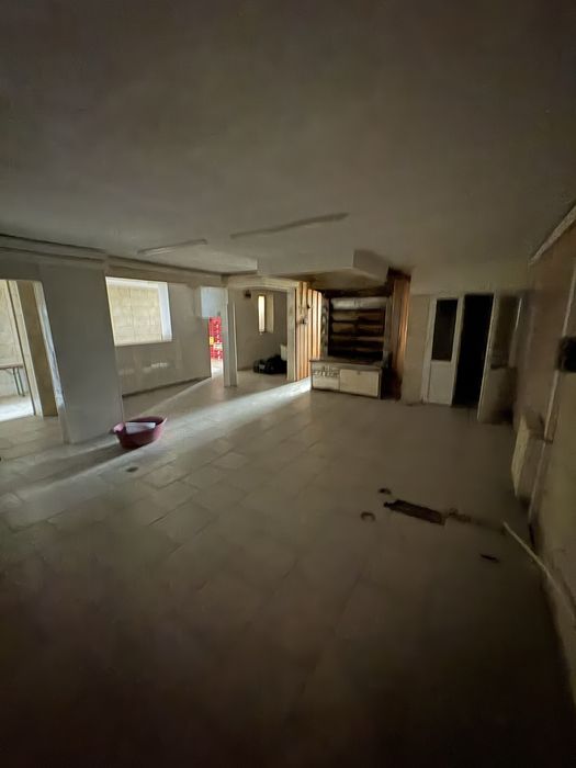 De inchiriat Spatiu  Comercial + Apartament