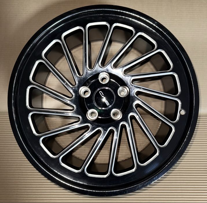 Диски R 18 5/114,3  j8,5. ET 35