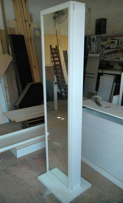 Зеркало шкаф купе с полочками