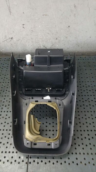 Consola centrala cu scrumiera vw golf 5 plus 5m1 521 5m1857961e 5m1857307c