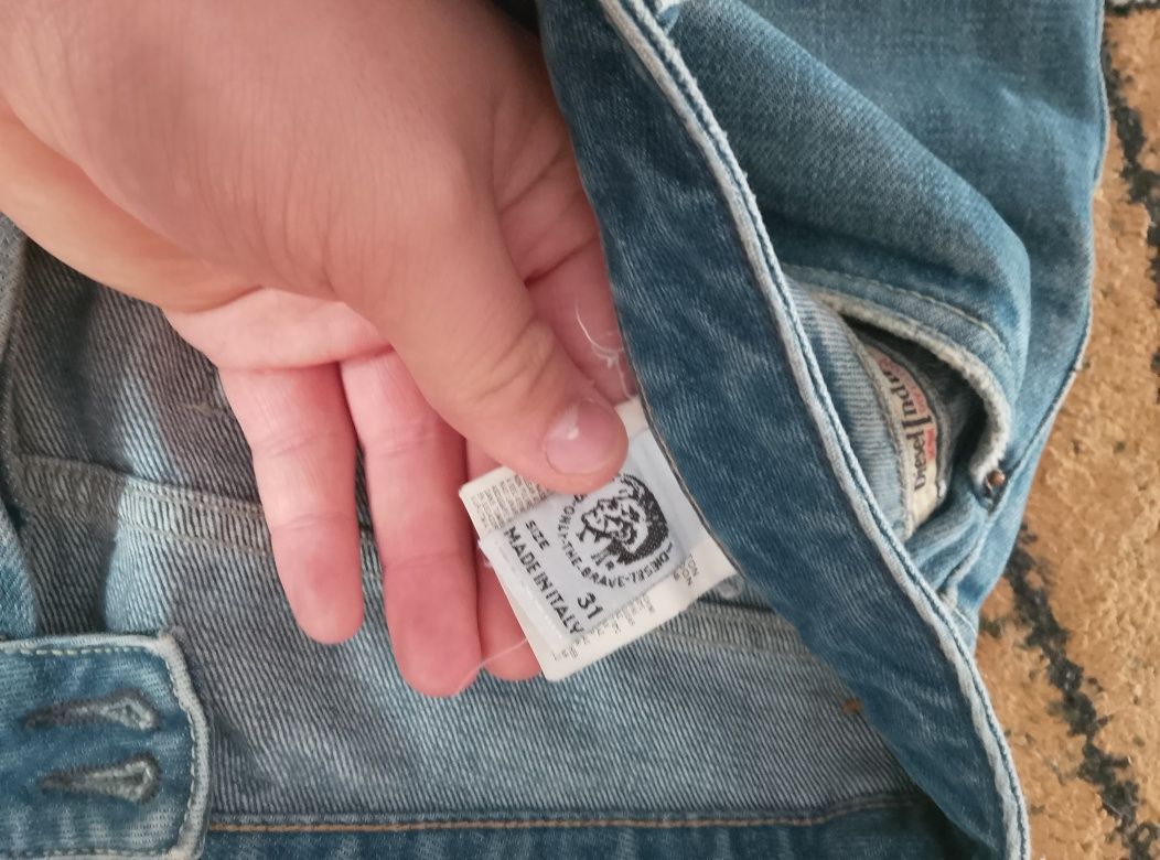 Blugi Diesel mărimea 33 și 31